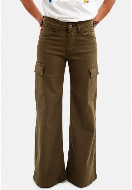 Pantalon cargo color.